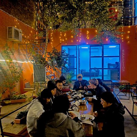 Live Free Hostel Варанаси Экстерьер фото