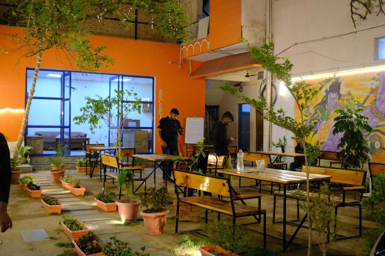 Live Free Hostel Варанаси Экстерьер фото