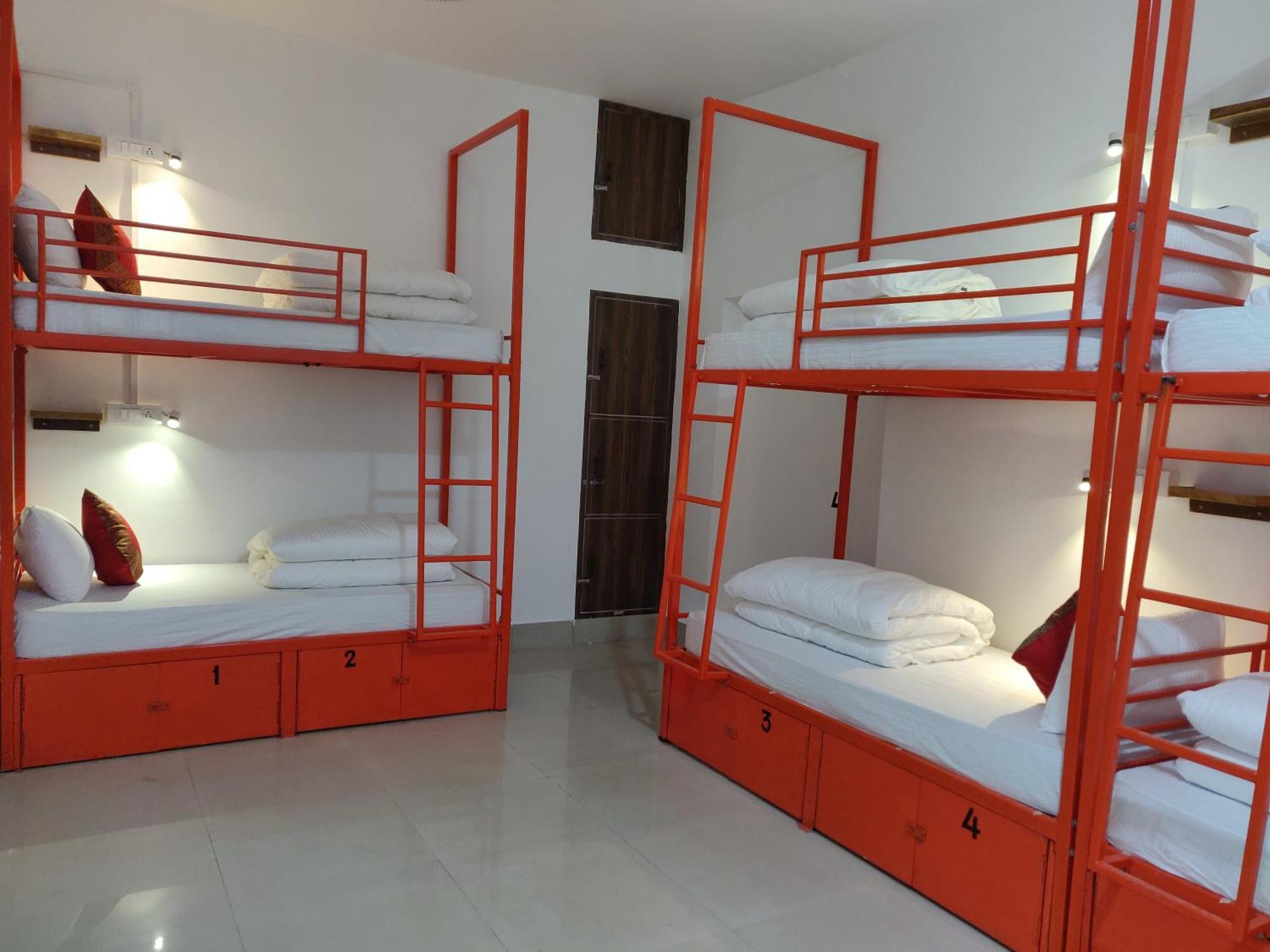 Live Free Hostel Варанаси Экстерьер фото